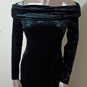 Elegant Off-Shoulder Velvet Dress